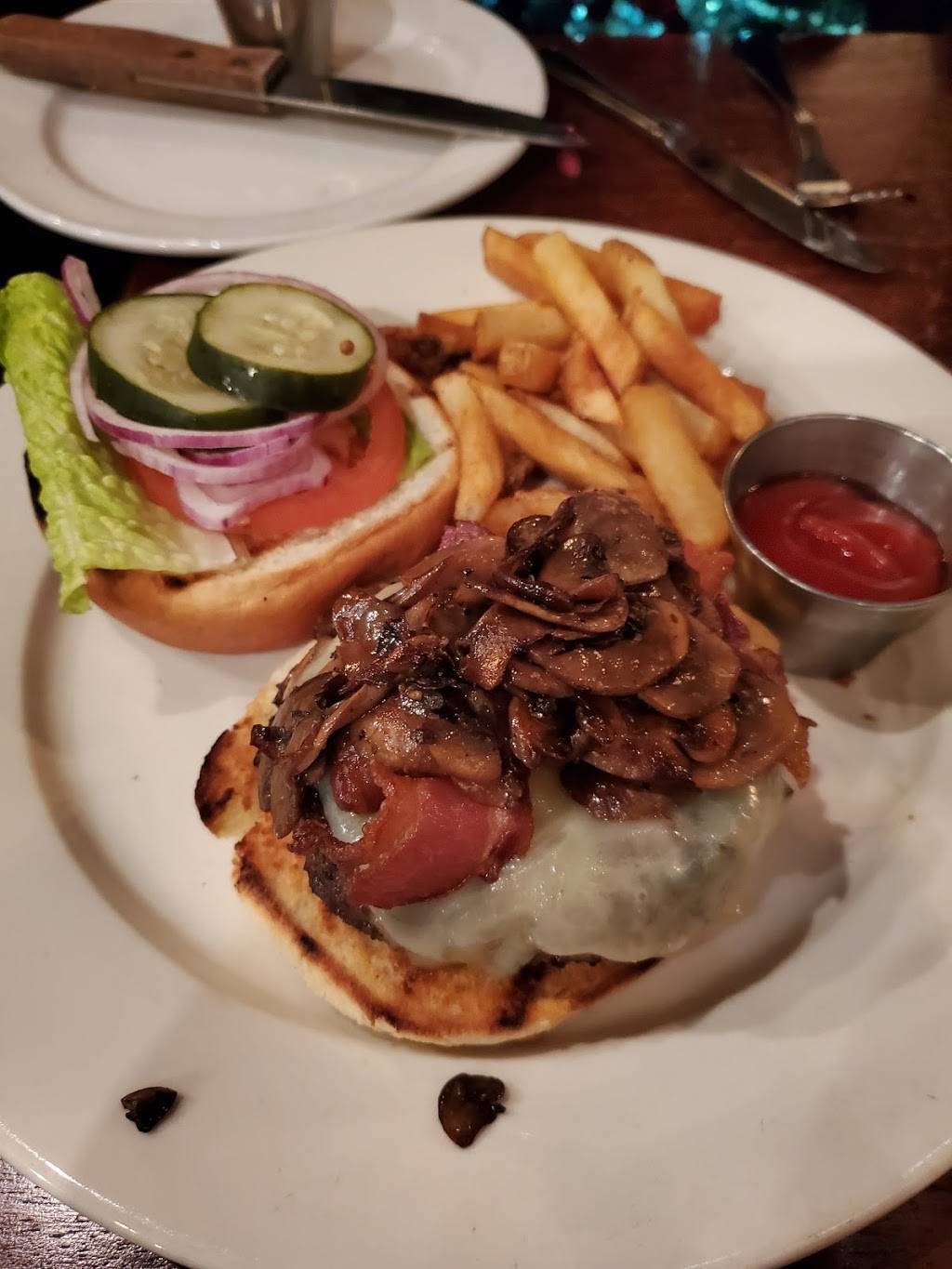 Olde Main Street Pub | restaurant | 121 Essex St, Salem, MA 01970, USA | 9785948188 OR +1 978-594-8188