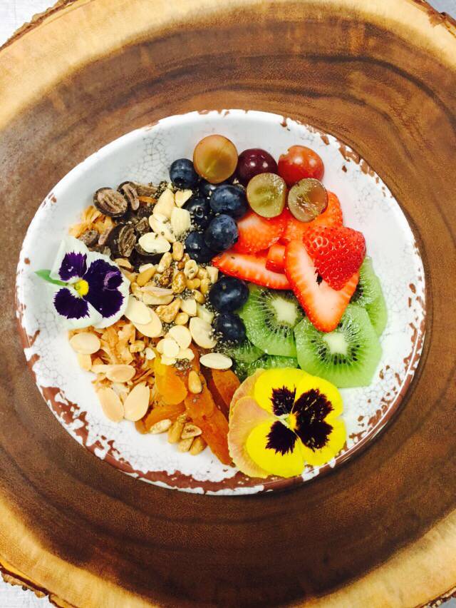 Famous Saloon | restaurant | 110 2nd Ave N, Nashville, TN 37201, USA | 6159335000 OR +1 615-933-5000