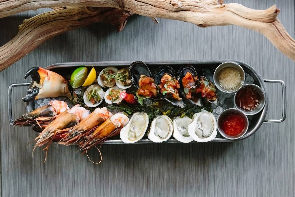 Izzys Fish & Oyster | restaurant | 2282 First St, Fort Myers, FL 33901, USA | 2393374999 OR +1 239-337-4999