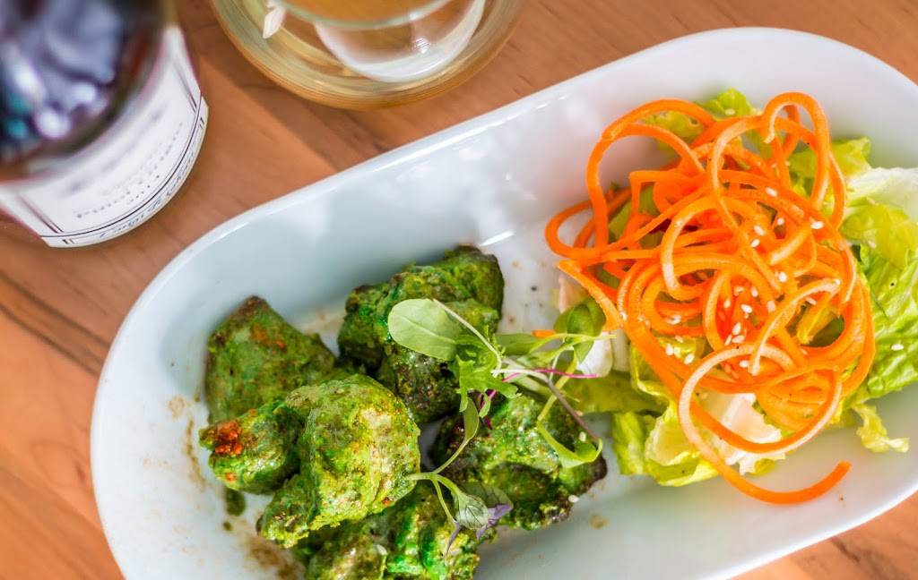 Tich | restaurant | 2314 Lake Shore Blvd W, Etobicoke, ON M8V 1B5, Canada | 6473498424 OR +1 647-349-8424