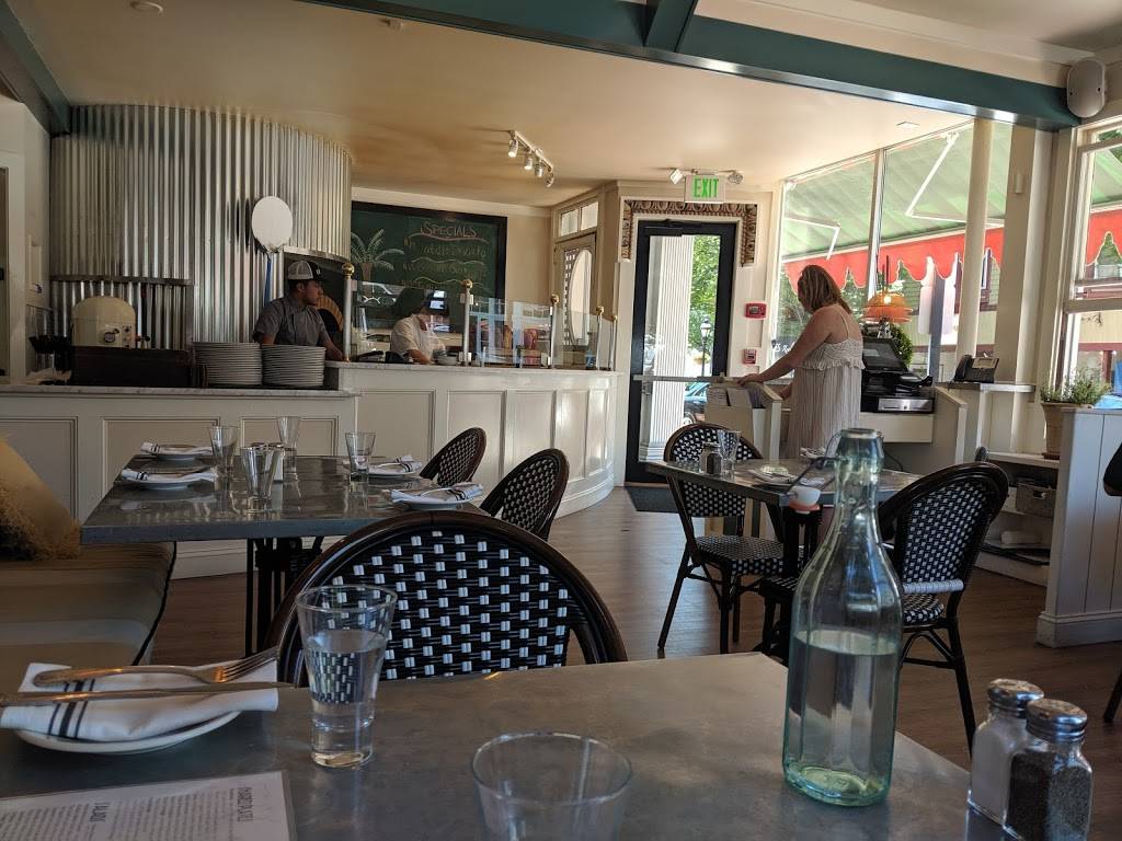 Pasta Beach Newport | restaurant | 138 Bellevue Ave, Newport, RI 02840, USA | 4018472222 OR +1 401-847-2222