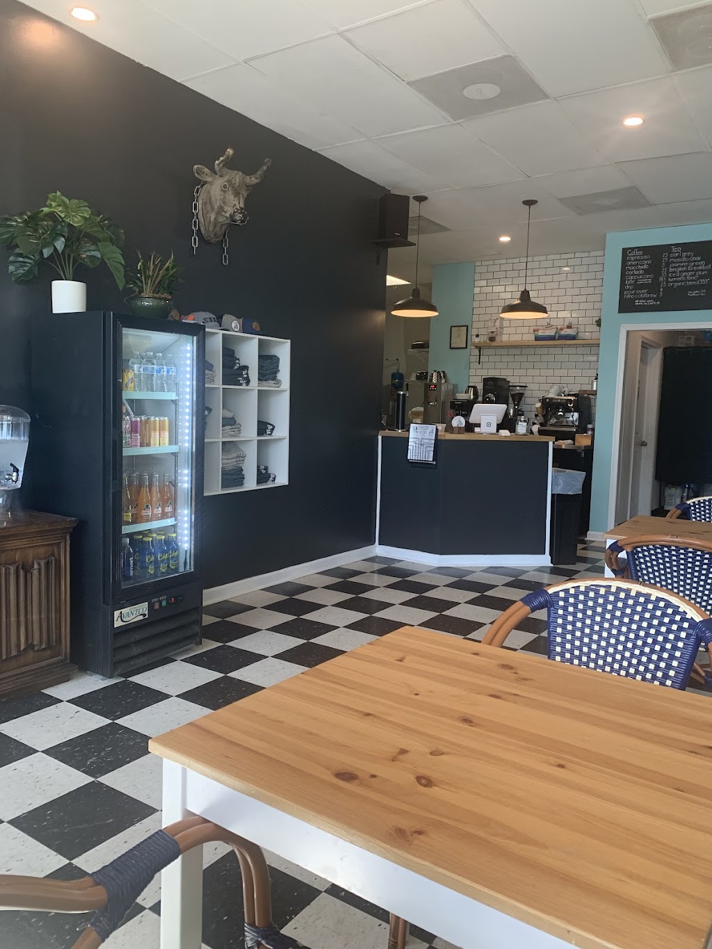 Zekes | restaurant | 517 Kempsville Rd E, Chesapeake, VA 23320, USA | 7579046434 OR +1 757-904-6434