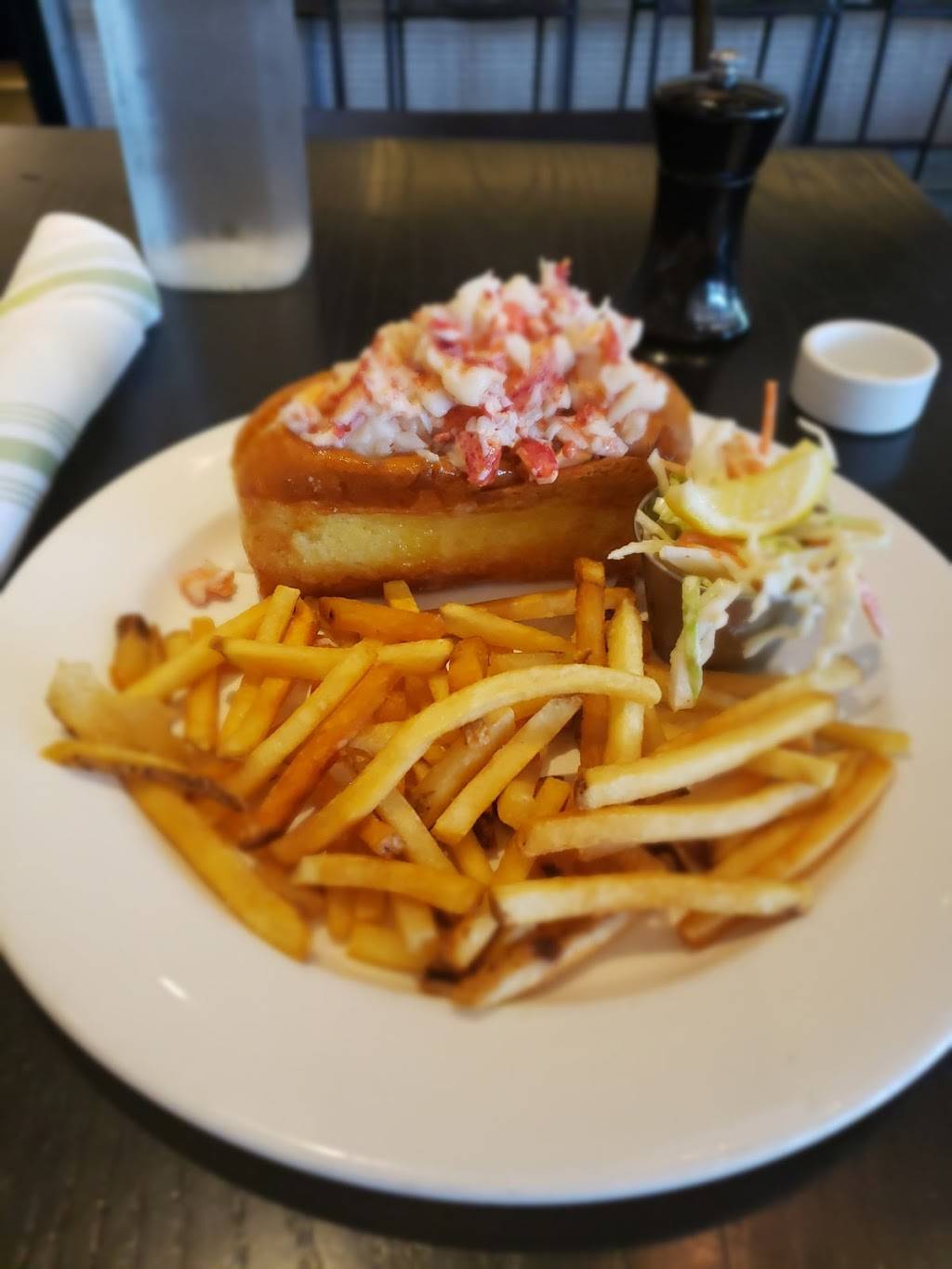 Row 34 | restaurant | 5 Portwalk Pl, Portsmouth, NH 03801, USA | 6033195011 OR +1 603-319-5011