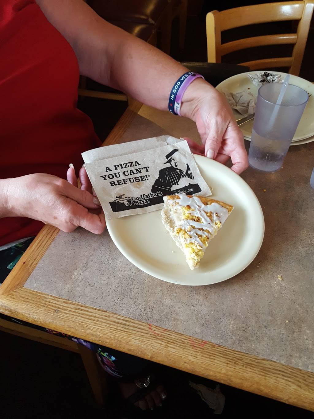 Godfathers Pizza | meal delivery | 1703 4th St SE, Mason City, IA 50401, USA | 6414245133 OR +1 641-424-5133