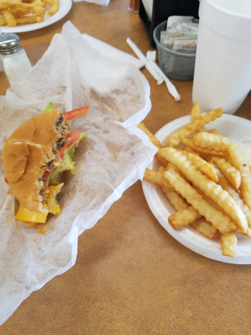 Dubs Burgers | restaurant | 400 S Jefferson St Suite 402, Athens, AL 35611, USA | 2562326135 OR +1 256-232-6135