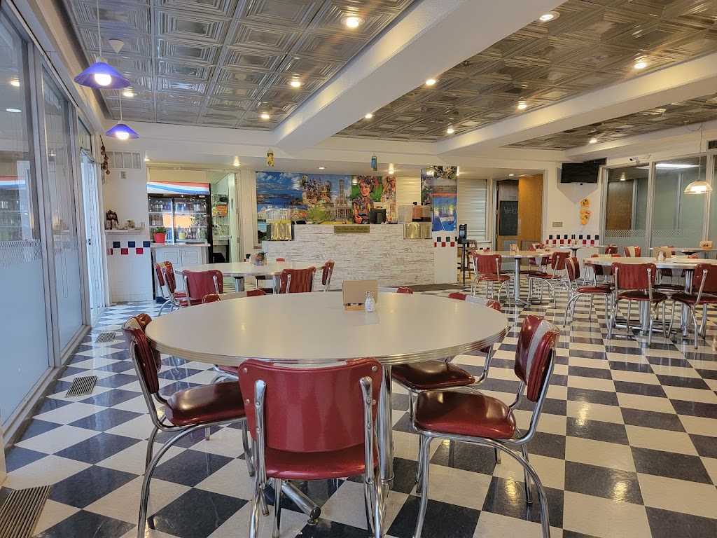 La Cuscatleca South | restaurant | 2580 Fleur Dr Suite 101, Des Moines, IA 50321, USA | 5152644072 OR +1 515-264-4072