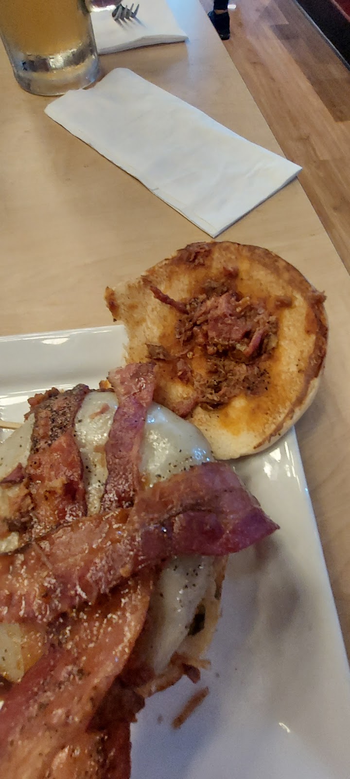 Red Robin Gourmet Burgers and Brews | restaurant | 7355 W Taft St, Wichita, KS 67209, USA | 3162192939 OR +1 316-219-2939