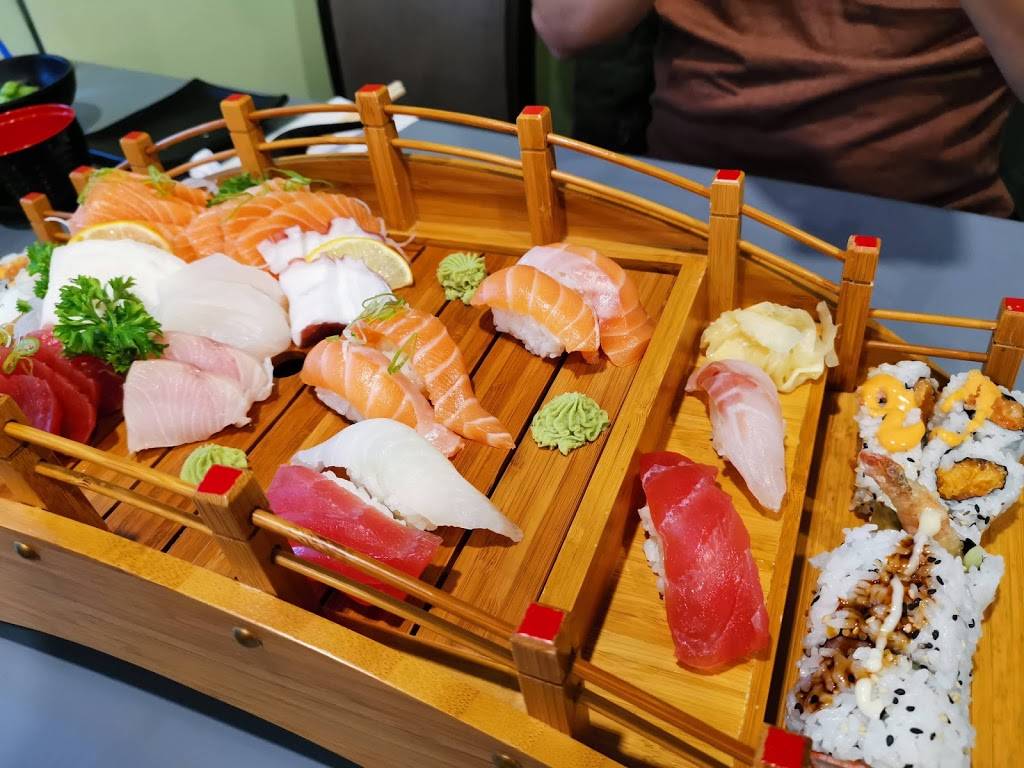 Sushi Momo | restaurant | 3226 Lake Shore Blvd W, Etobicoke, ON M8V 1M1, Canada | 4162558788 OR +1 416-255-8788