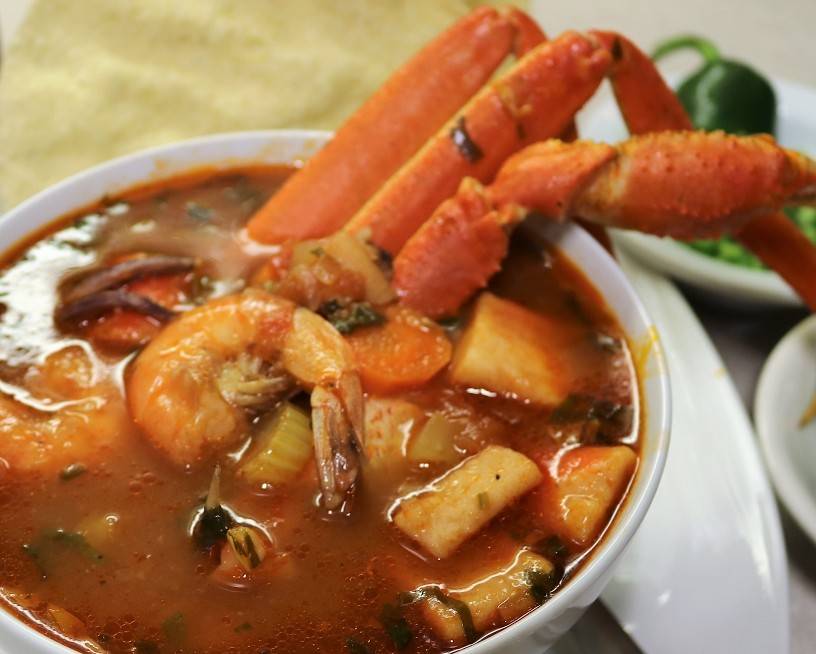 La Barca Restaurant | restaurant | 3323, 1221 W 47th St, Chicago, IL 60609, USA | 7735236443 OR +1 773-523-6443