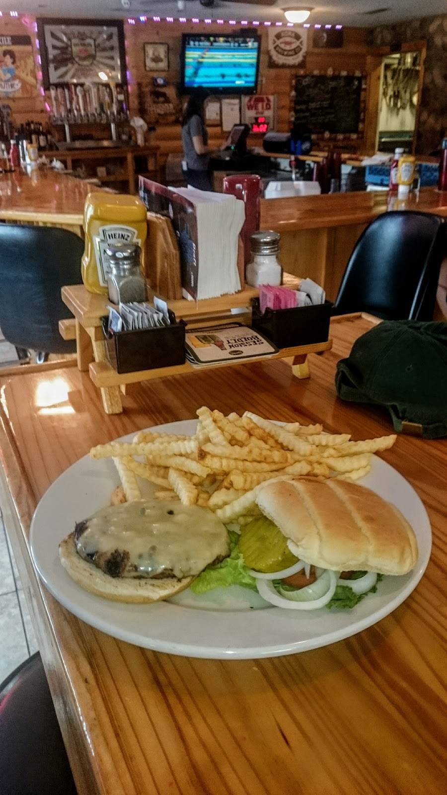 Shueys Restaurant & Lounge | restaurant | 1158 Club Rd NE, Cedar Rapids, IA 52404, USA | 3198482220 OR +1 319-848-2220