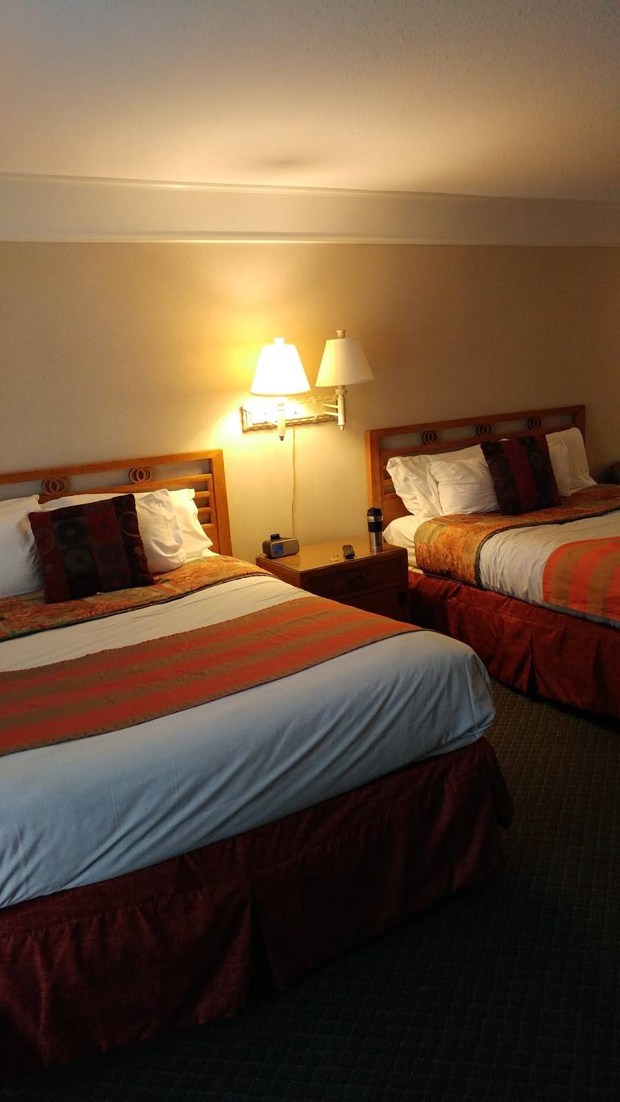 Bass Lake Taverne & Inn | restaurant | 426 South St, Chardon, OH 44024, USA | 4402853100 OR +1 440-285-3100