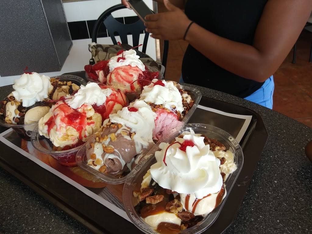 Braums Ice Cream & Burger Restaurant | restaurant | 9050 Camp Bowie W Blvd, Fort Worth, TX 76116, USA | 8175608562 OR +1 817-560-8562