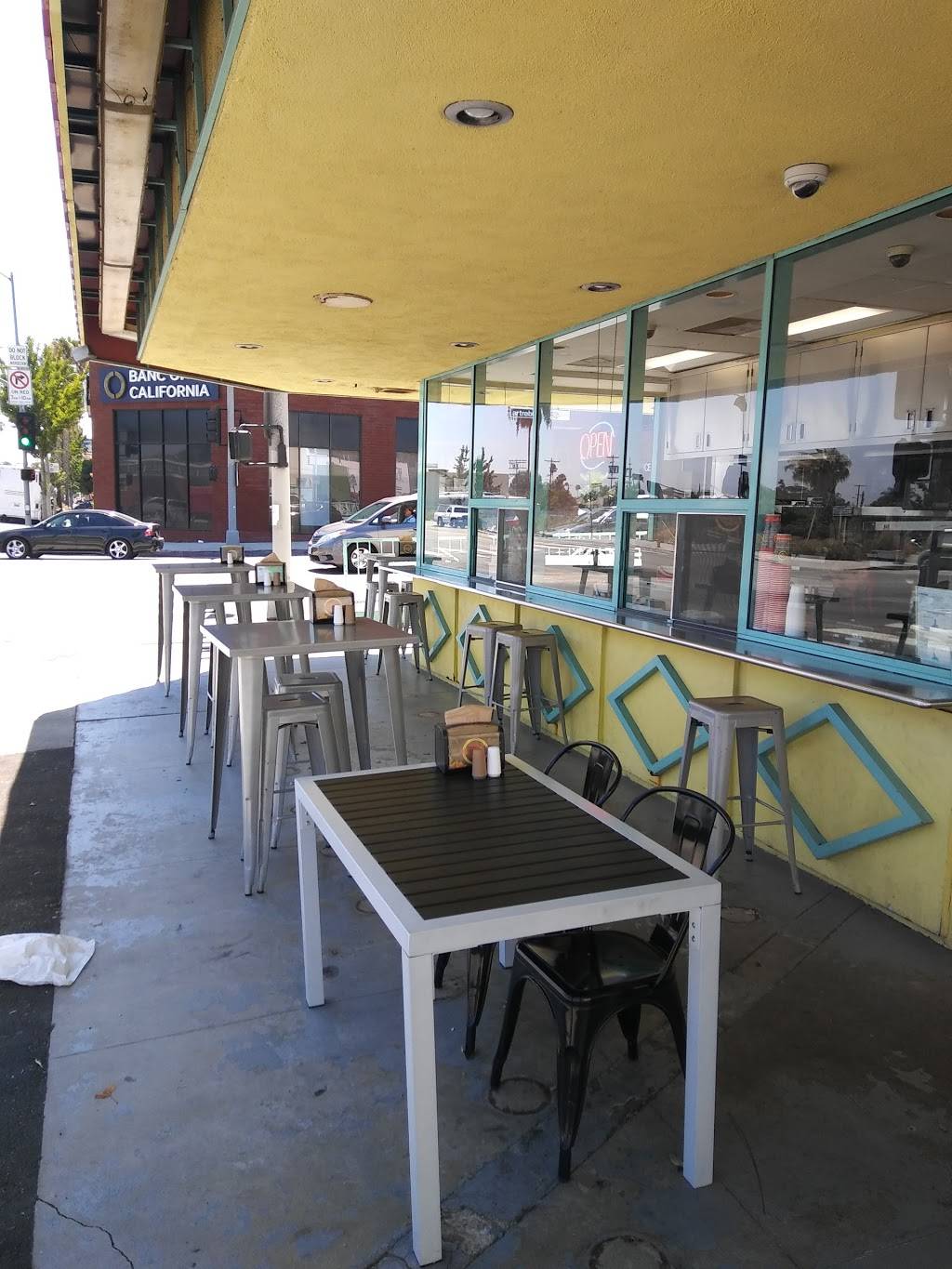 Fatburger | restaurant | 14402 Ventura Blvd, Sherman Oaks, CA 91423, USA | 8189053137 OR +1 818-905-3137