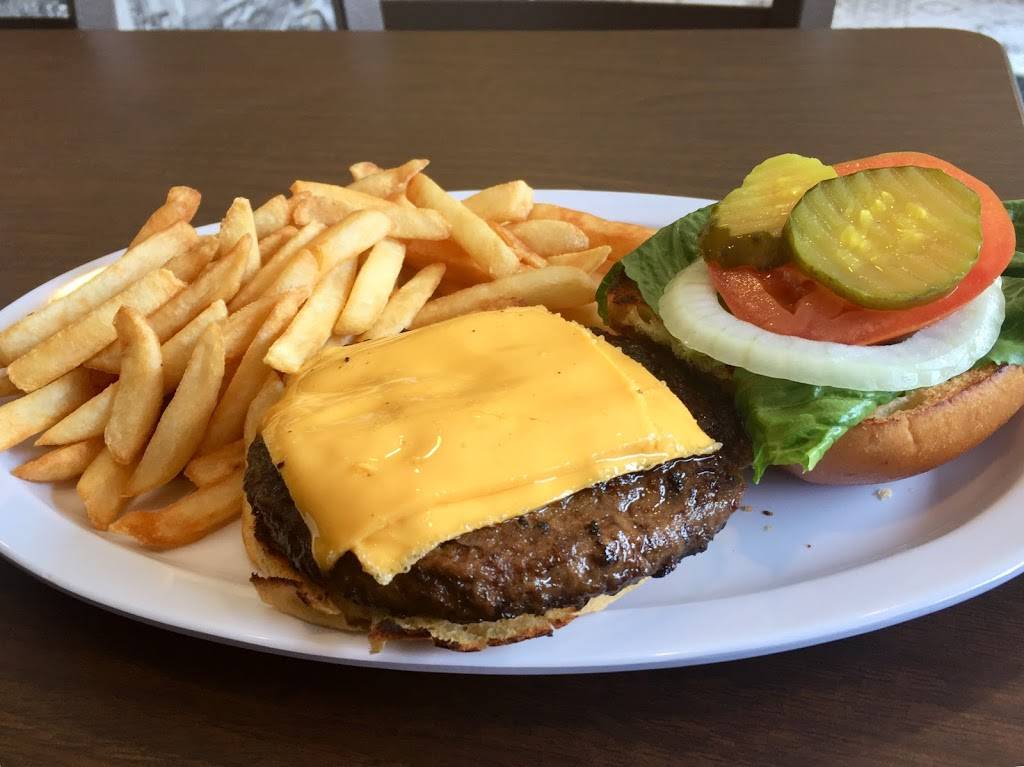 El Rincón Grill & Bar | restaurant | 4663 Metropolitan Ave, Ridgewood, NY 11385, USA | 3472278030 OR +1 347-227-8030