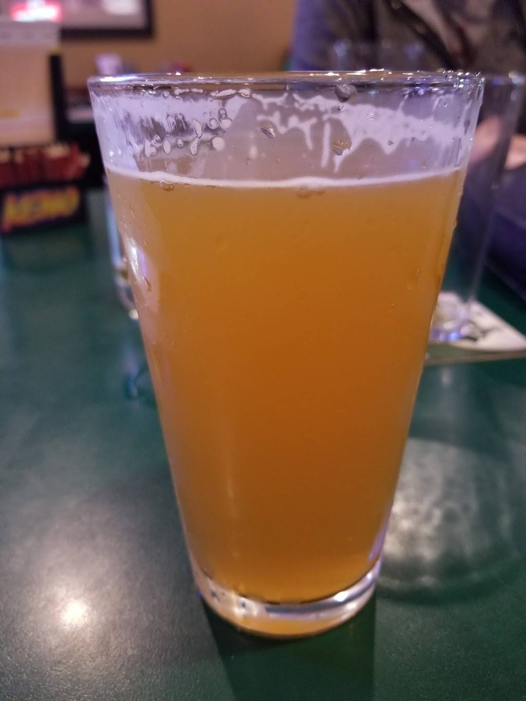 Bullfrogs Sports Café | restaurant | 33137 Center Ridge Rd, North Ridgeville, OH 44039, USA | 4403273764 OR +1 440-327-3764