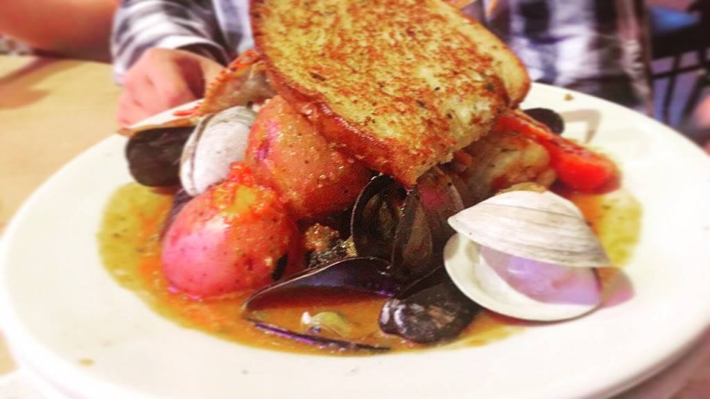 Crab House | restaurant | 19598 Coastal Hwy, Rehoboth Beach, DE 19971, USA | 3022272019 OR +1 302-227-2019