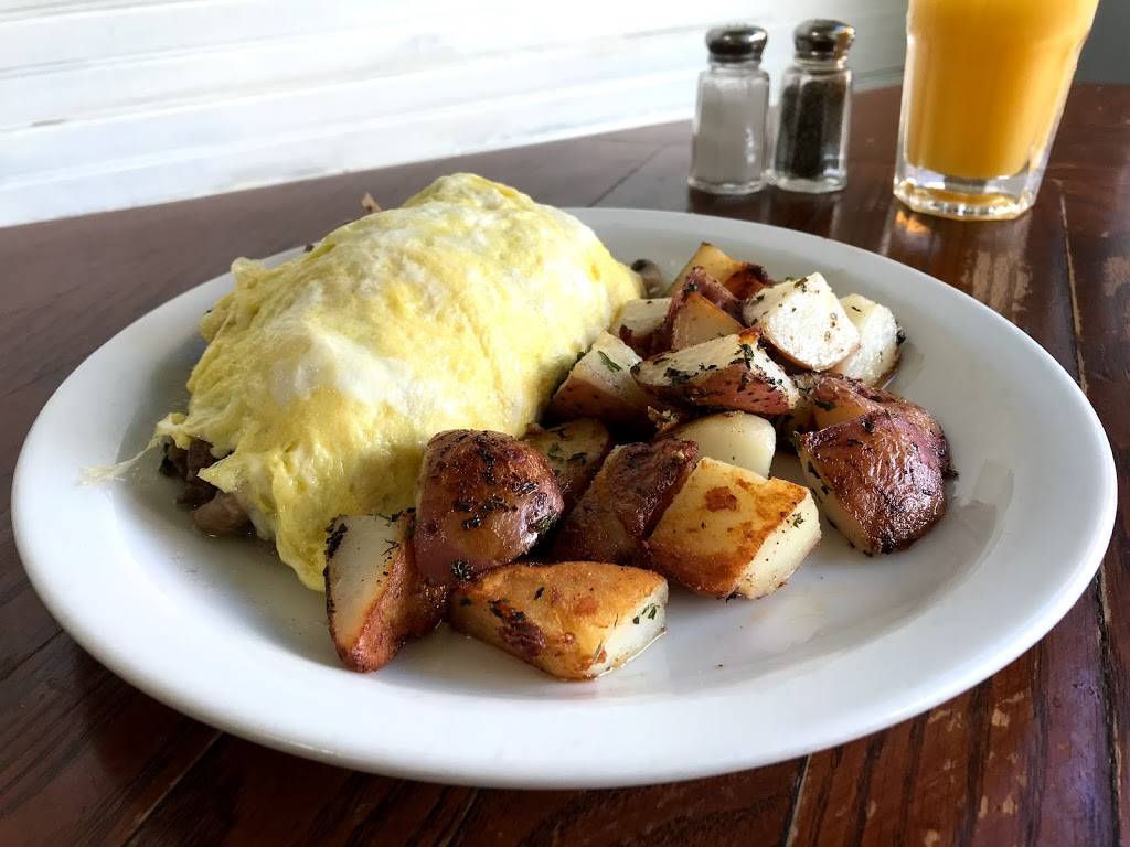 Lynn & Lus Escapade Cafe | restaurant | 3353 Grand Ave, Oakland, CA 94610, USA | 5108355705 OR +1 510-835-5705