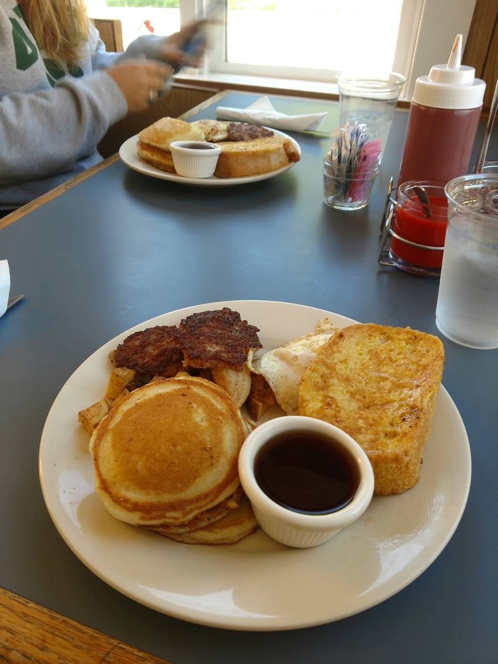 Chatham Diner and Leos Catering | restaurant | 3842 Gap Newport Pike, West Grove, PA 19390, USA | 6103455956 OR +1 610-345-5956