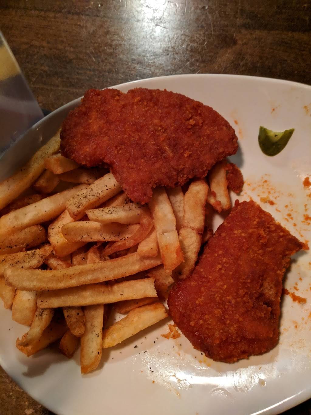 Simcoe Arms | restaurant | 140 Queensway East, Simcoe, ON N3Y 4W1, Canada | 5194285635 OR +1 519-428-5635