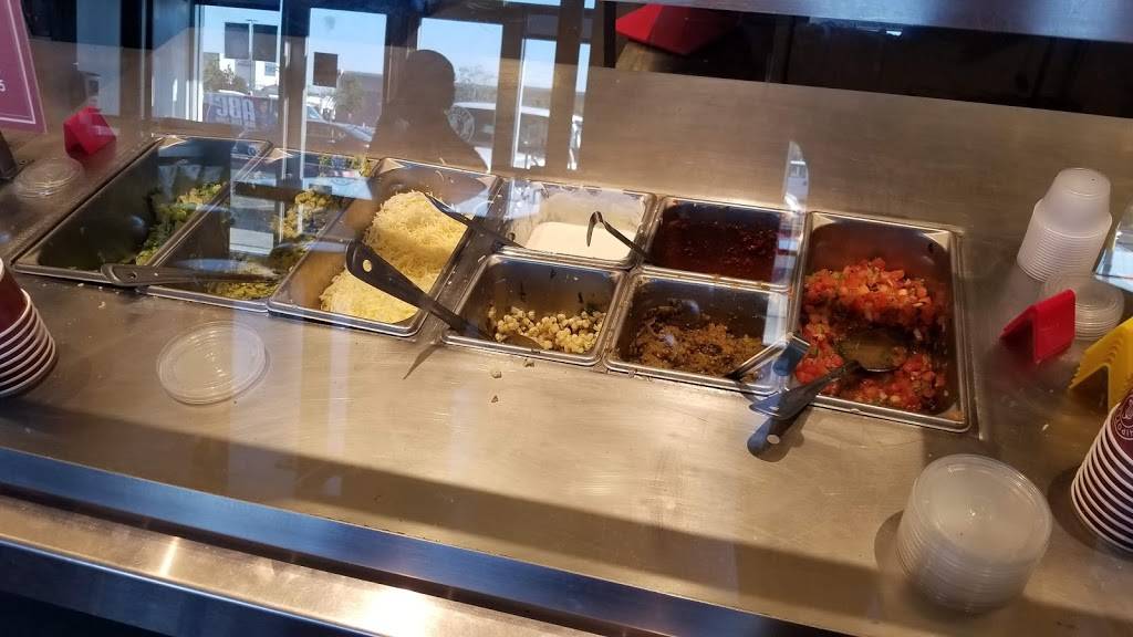 Chipotle Mexican Grill | restaurant | 8460 Edgewater Dr Ste C, Oakland, CA 94621, USA | 5106868000 OR +1 510-686-8000