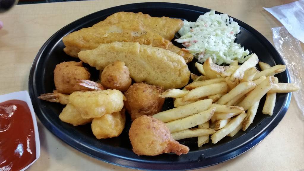 Long John Silvers | restaurant | 3702 Brady St, Davenport, IA 52806, USA | 5633863262 OR +1 563-386-3262