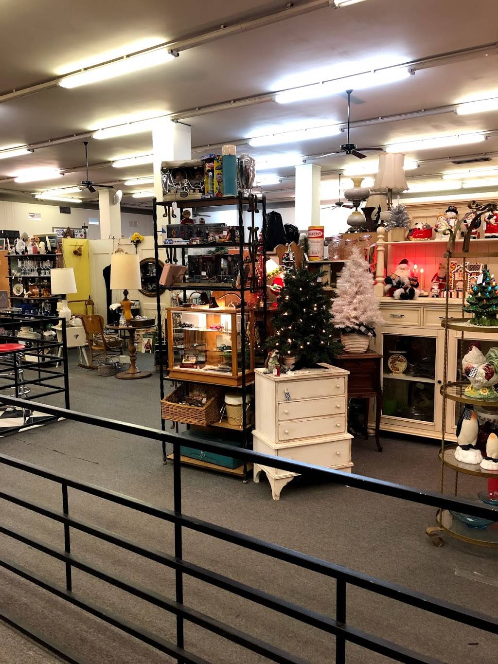 Woolworth Diner | restaurant | 1400 19th St, Bakersfield, CA 93301, USA | 6613210061 OR +1 661-321-0061