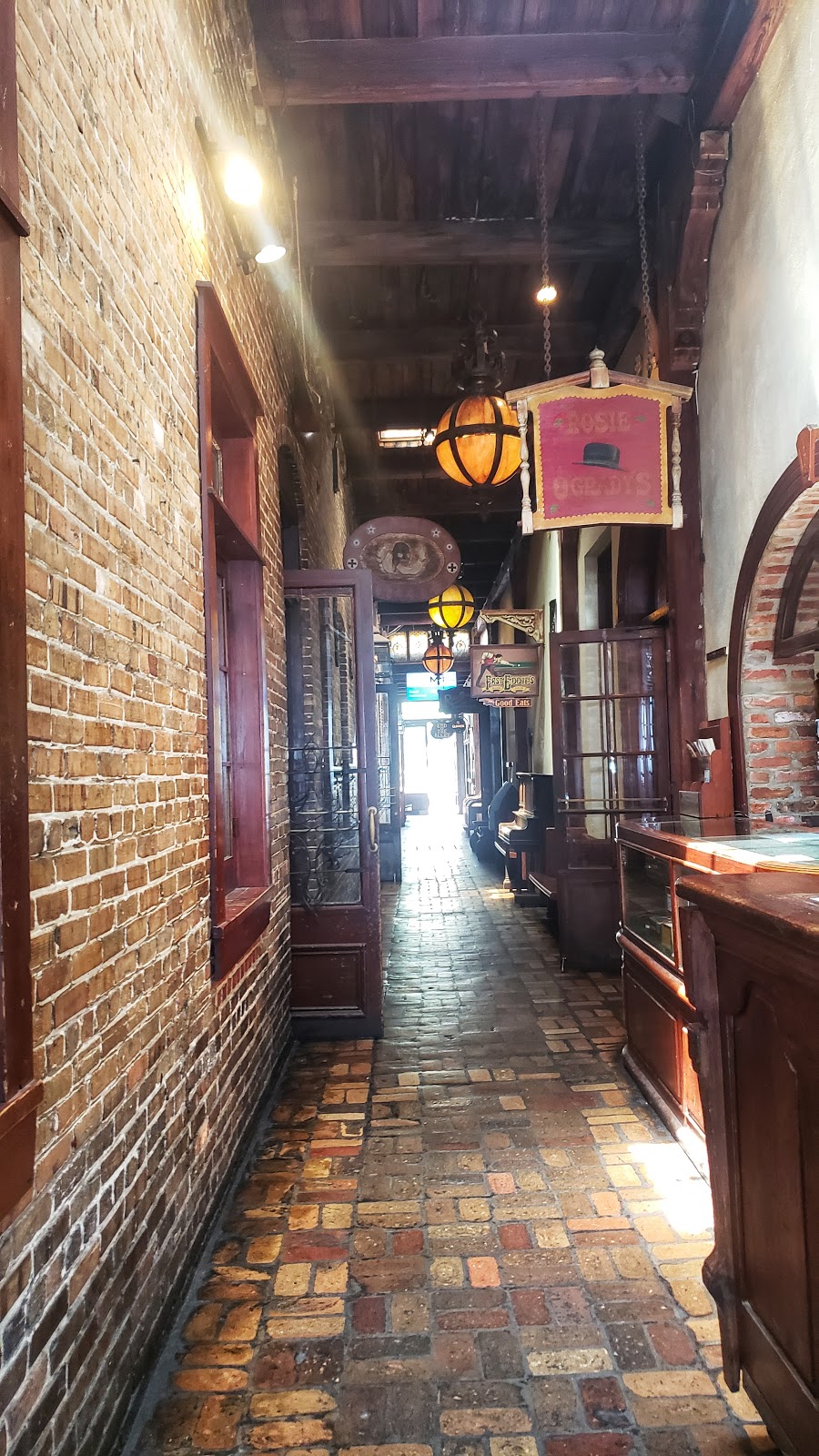 Seville Quarter | restaurant | 130 E Government St, Pensacola, FL 32502, USA | 8504346211 OR +1 850-434-6211