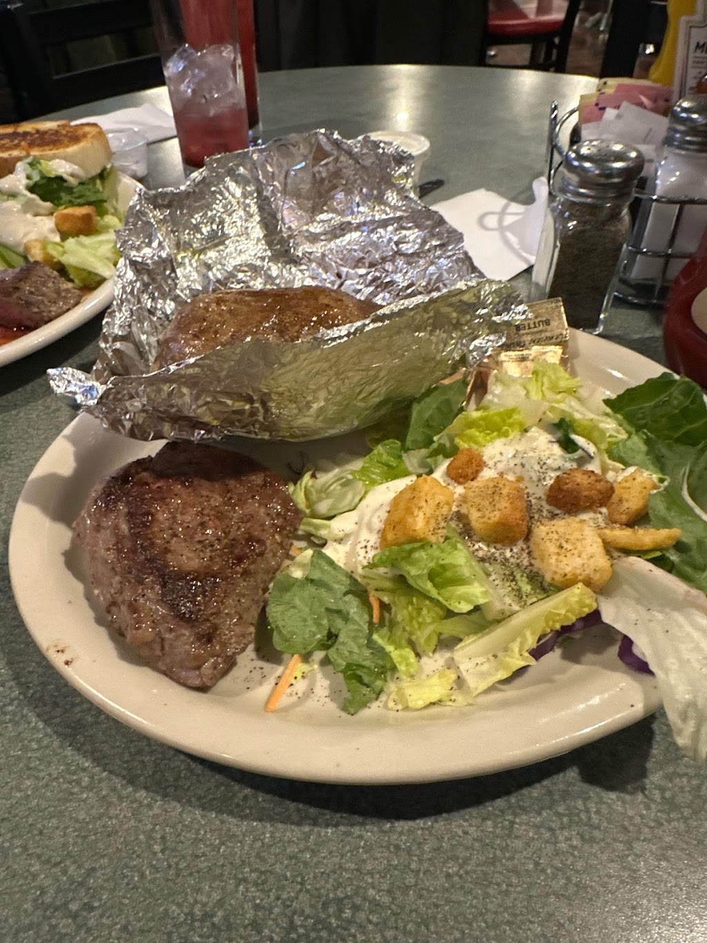 Daves Bar and Grill | restaurant | 12124 E Sprague Ave, Spokane Valley, WA 99206, USA | 5099269640 OR +1 509-926-9640