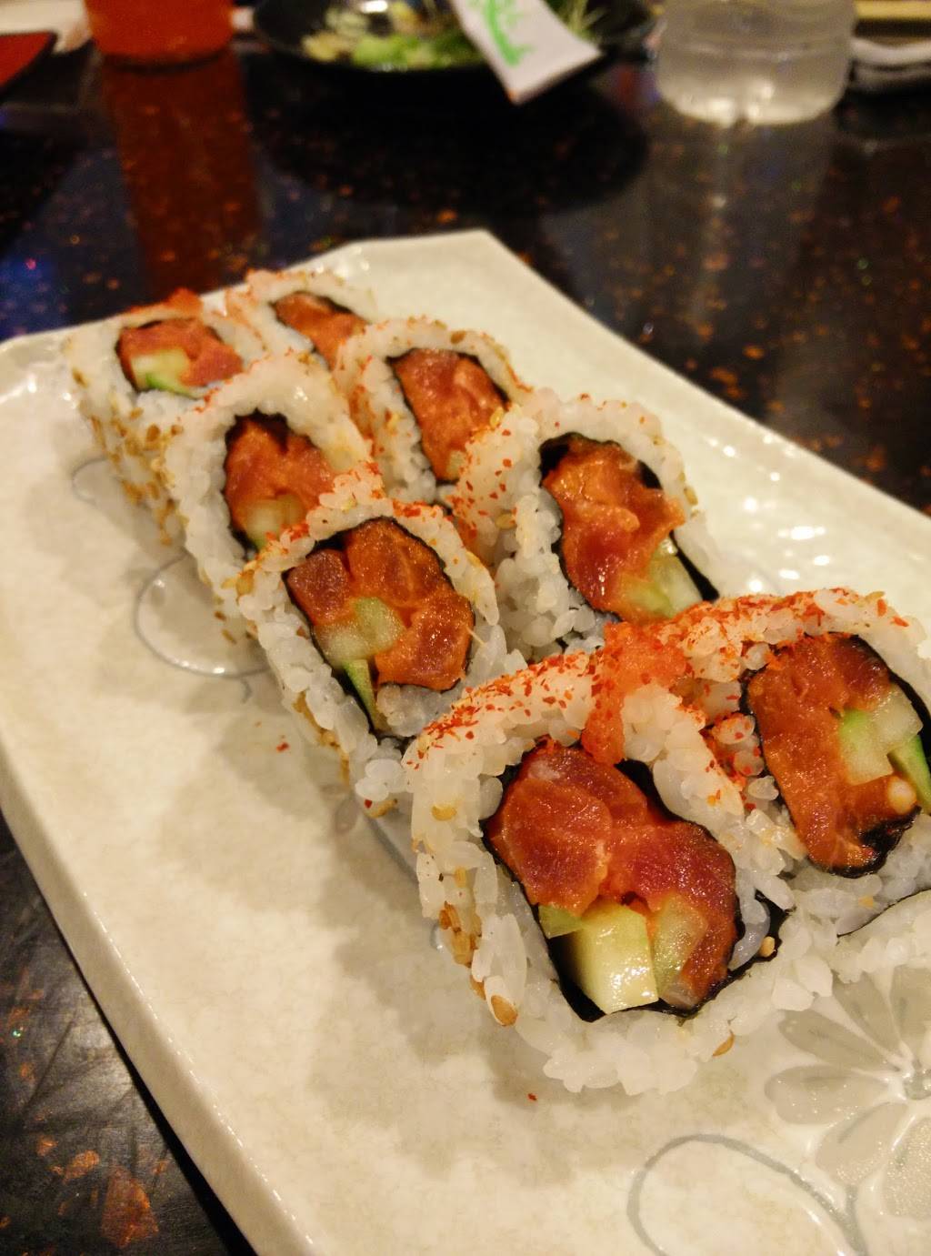 Sushiholic | restaurant | 11619 Bandera Rd, San Antonio, TX 78250, USA | 2105238888 OR +1 210-523-8888
