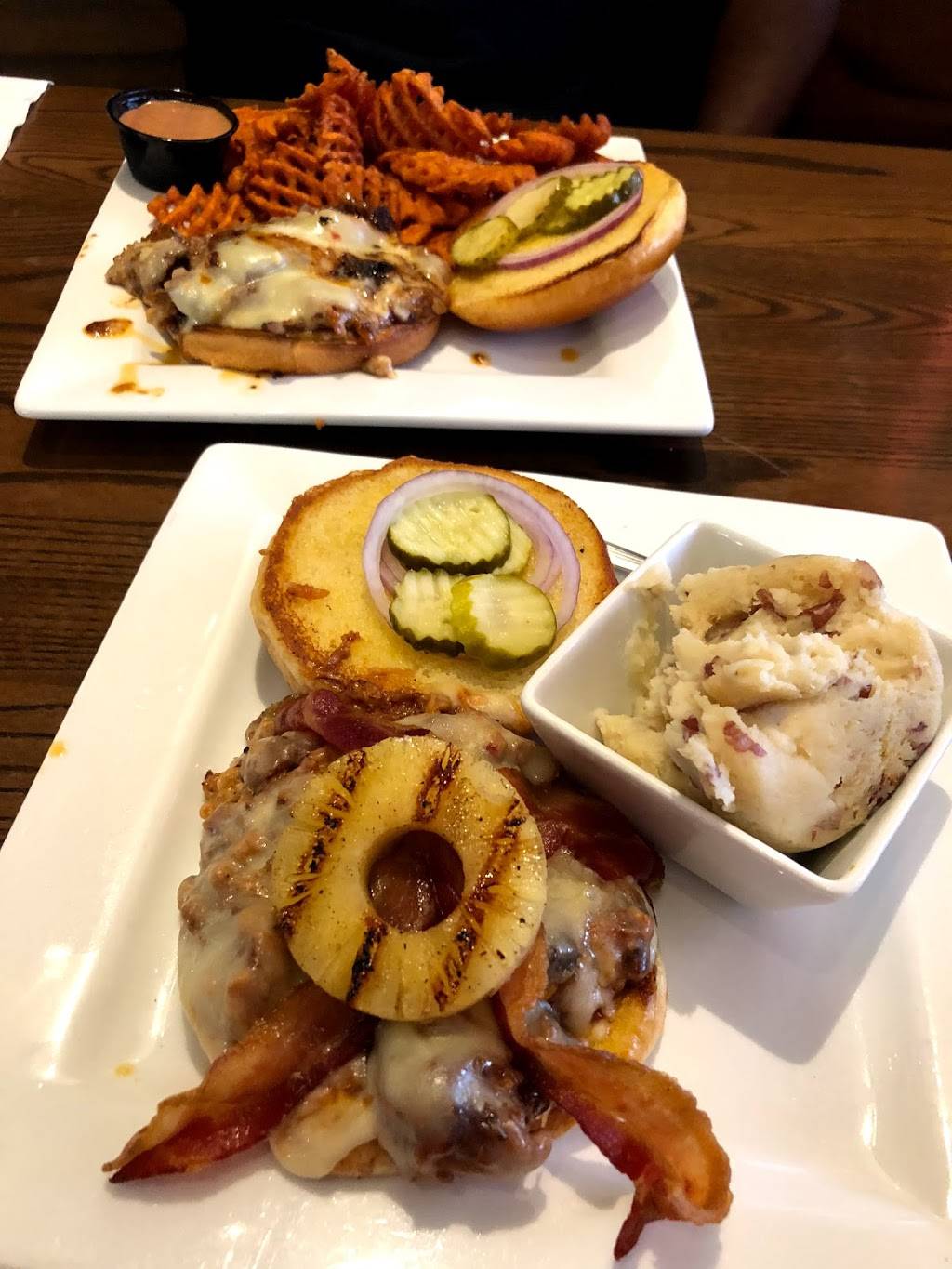 Cheerleader Pub & Grill | restaurant | 1400 Cinnamon Hill Ln, Columbia, MO 65201, USA | 5734426066 OR +1 573-442-6066