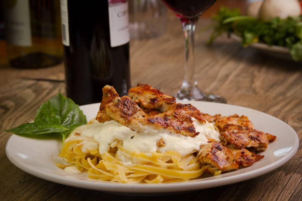 Italiannos restaurant | restaurant | 1611 N Aspen St, Lincolnton, NC 28092, USA | 7047323118 OR +1 704-732-3118