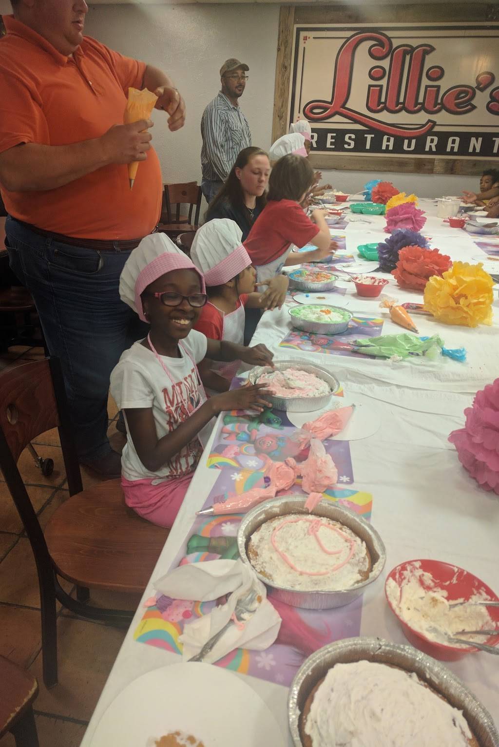 Lillies | restaurant | 412 US-80, Clinton, MS 39056, USA | 6015737465 OR +1 601-573-7465