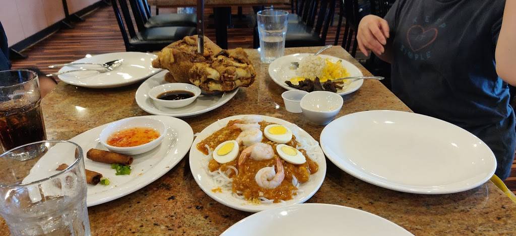 Tita Mias Filipino Restaurant & Cafe | restaurant | 8520 W Golf Rd, Niles, IL 60714, USA | 2249389955 OR +1 224-938-9955