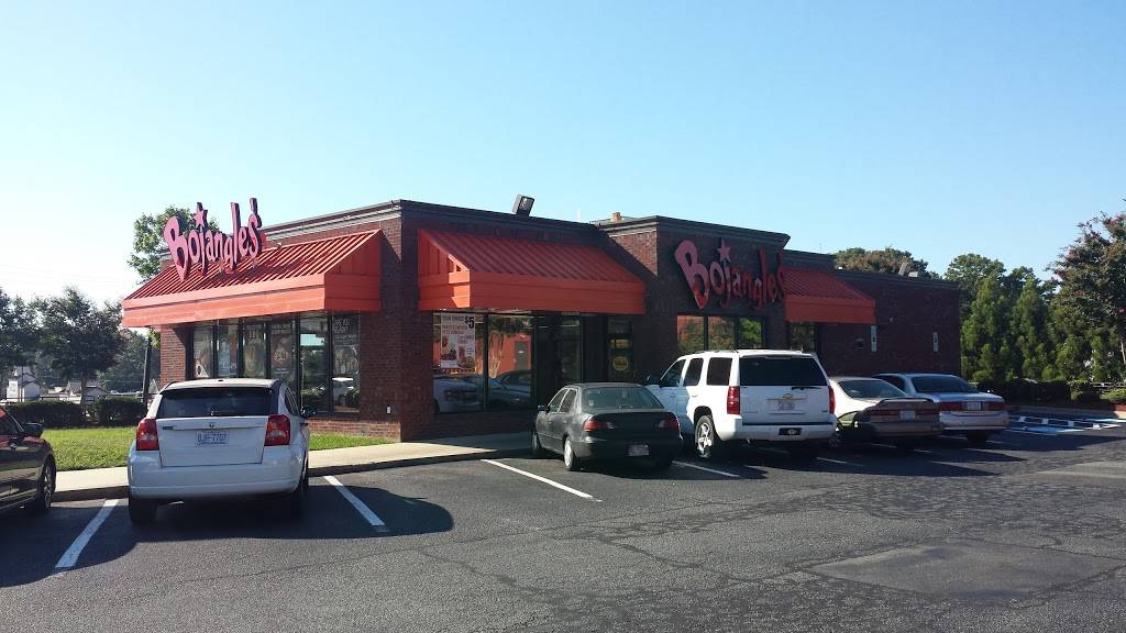 Bojangles Famous Chicken n Biscuits | restaurant | 2903 Battleground Ave, Greensboro, NC 27408, USA | 3362820966 OR +1 336-282-0966