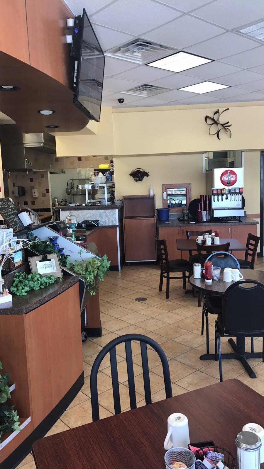 Sunrise family restaurant | restaurant | 116 S Main St, Cedar Grove, WI 53013, USA | 9206685129 OR +1 920-668-5129