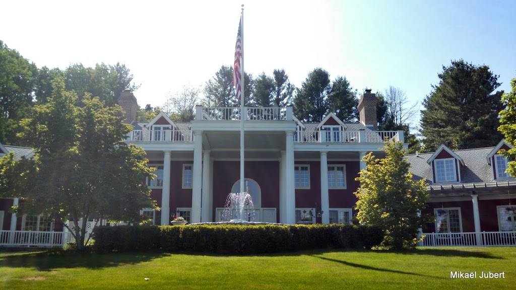 Black Star Farms Suttons Bay | restaurant | 10844 E Revold Rd, Suttons Bay, MI 49682, USA | 2319441270 OR +1 231-944-1270