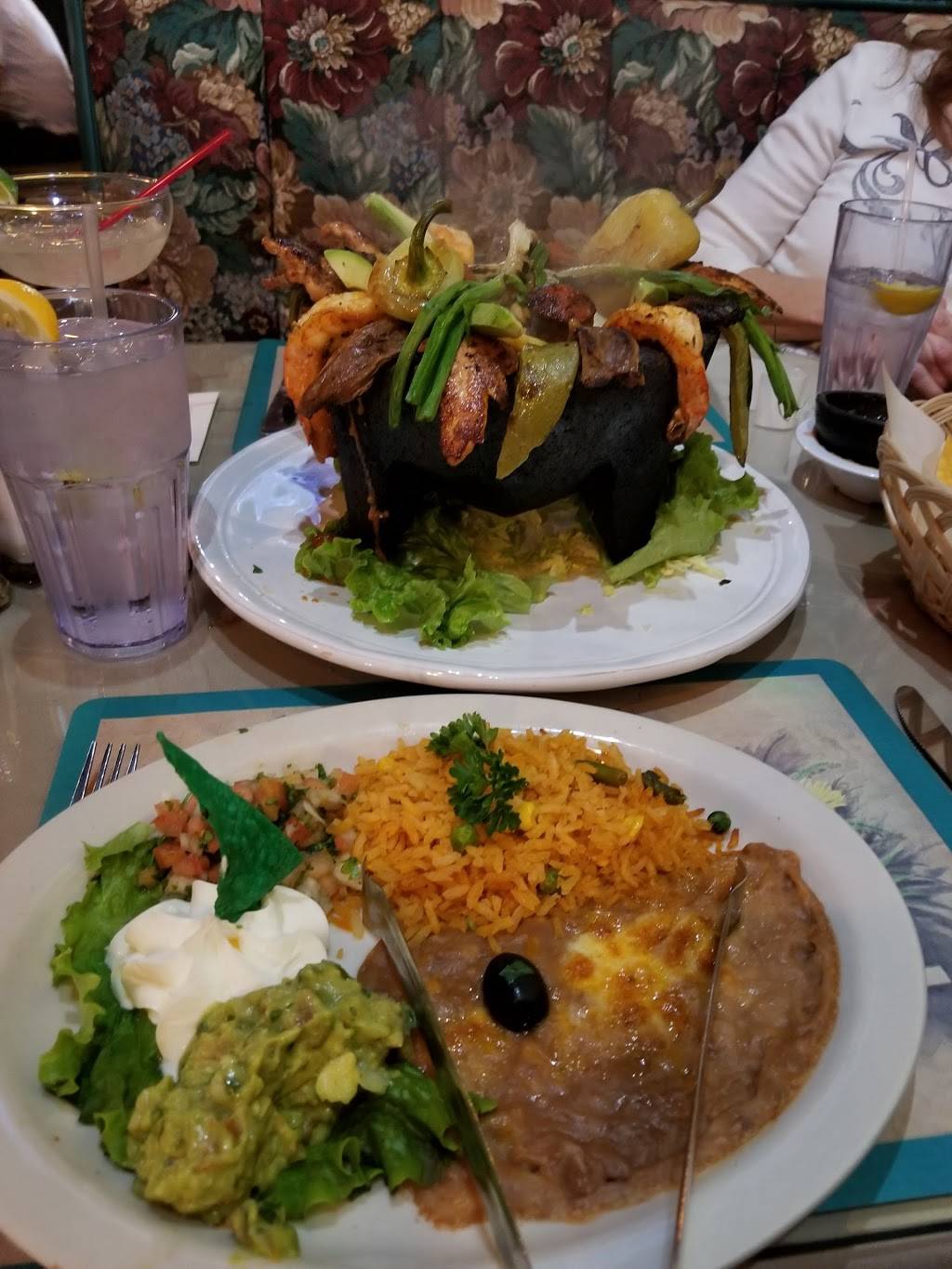 Don Gus | restaurant | 1324 W Ave I, Lancaster, CA 93534, USA | 6615828118 OR +1 661-582-8118