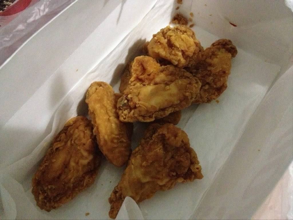 KFC | restaurant | 4804 N Sheridan Rd, Chicago, IL 60640, USA | 7739163888 OR +1 773-916-3888