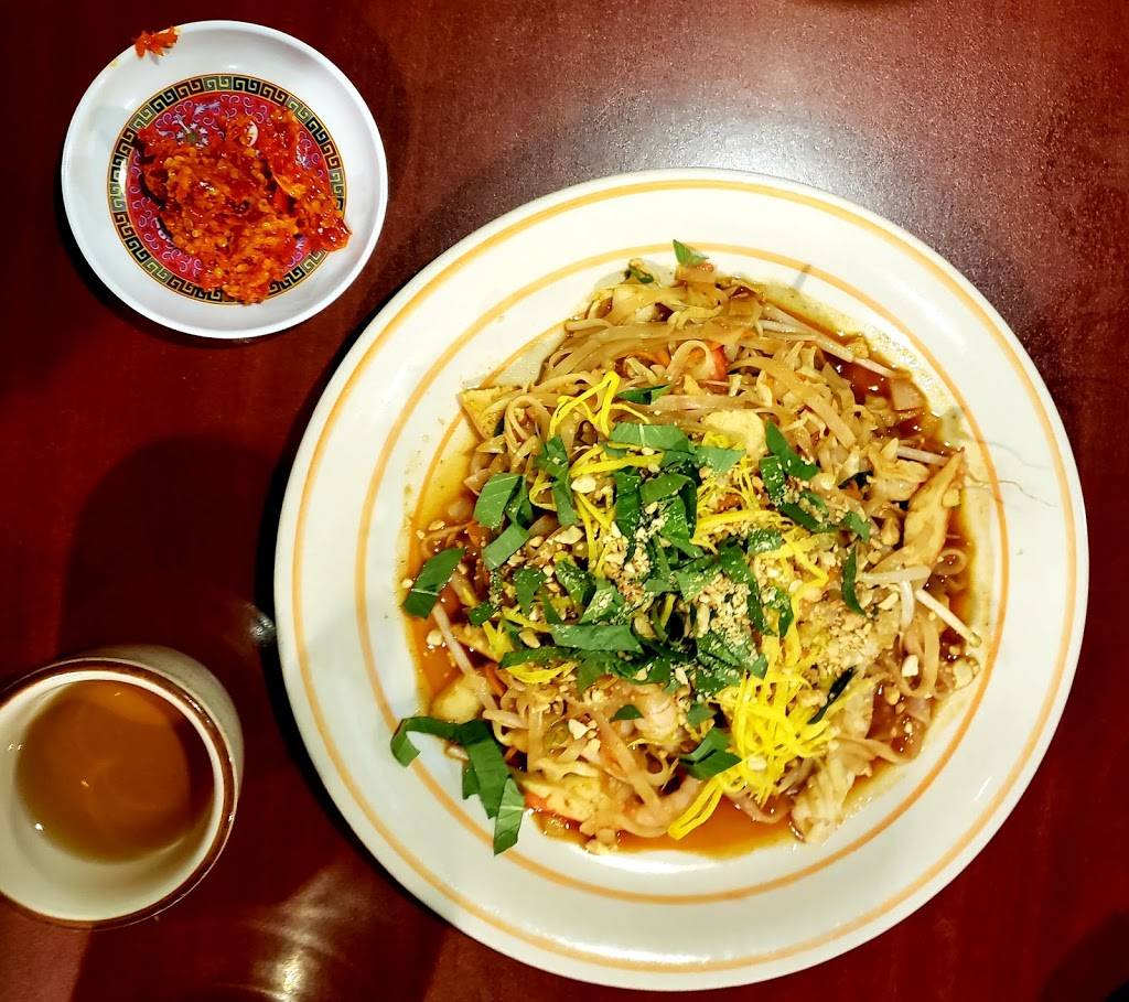 Phnom Penh Restaurant | restaurant | 1929 W 25th St, Cleveland, OH 44113, USA | 2163572951 OR +1 216-357-2951