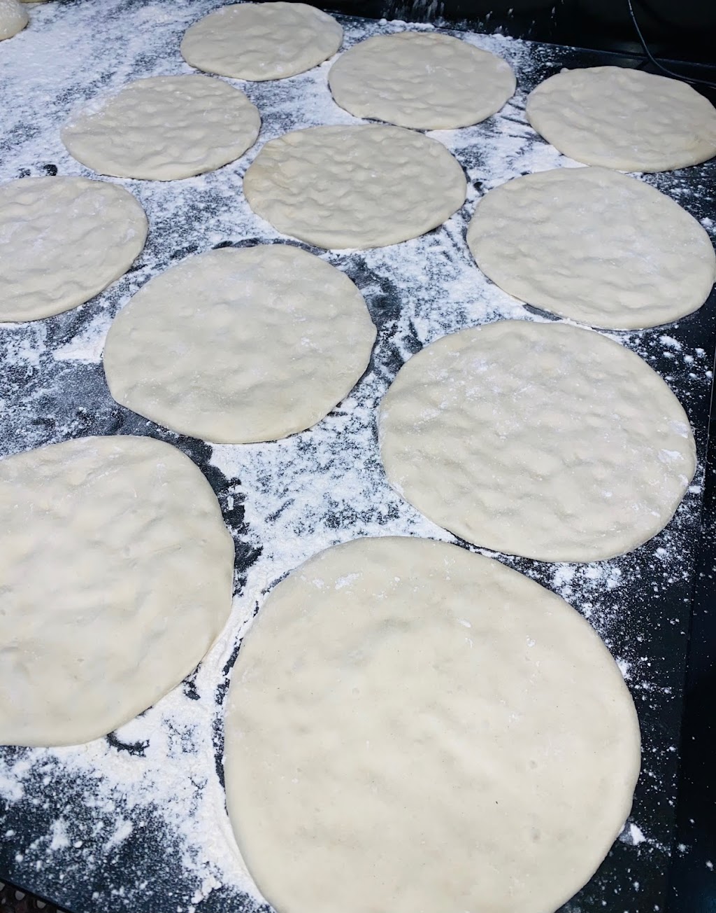 Valis Burek & Pizza | restaurant | 292 E 204th St, The Bronx, NY 10467, USA | 7186843930 OR +1 718-684-3930