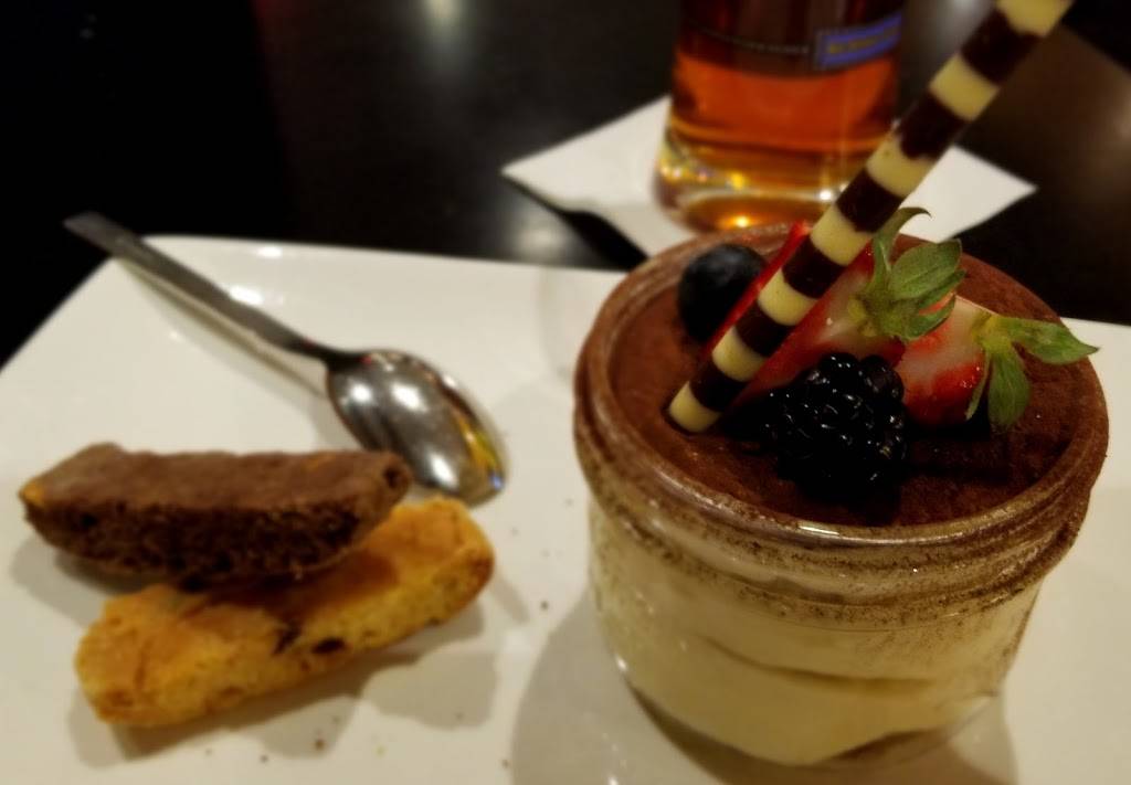 Quest Restaurant and Bar | restaurant | 6750 Mississauga Rd, Mississauga, ON L5N 2L3, Canada | 9055426741 OR +1 905-542-6741