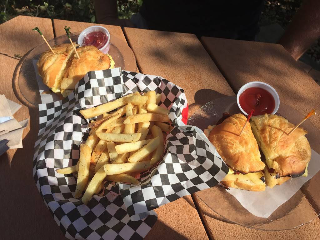 Neighbors General Store | restaurant | 5980 Spruce Creek Rd, Port Orange, FL 32127, USA | 3864922930 OR +1 386-492-2930