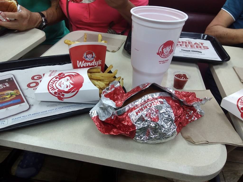 Wendys | restaurant | 8661 Commons Way, Estero, FL 33928, USA | 2399487030 OR +1 239-948-7030