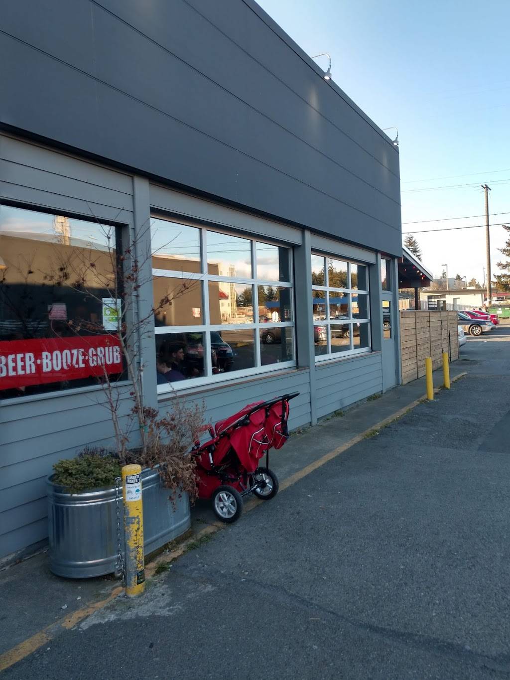 Smarty Pants Garage | restaurant | 626 SW 152nd St, Burien, WA 98166, USA | 2064578181 OR +1 206-457-8181