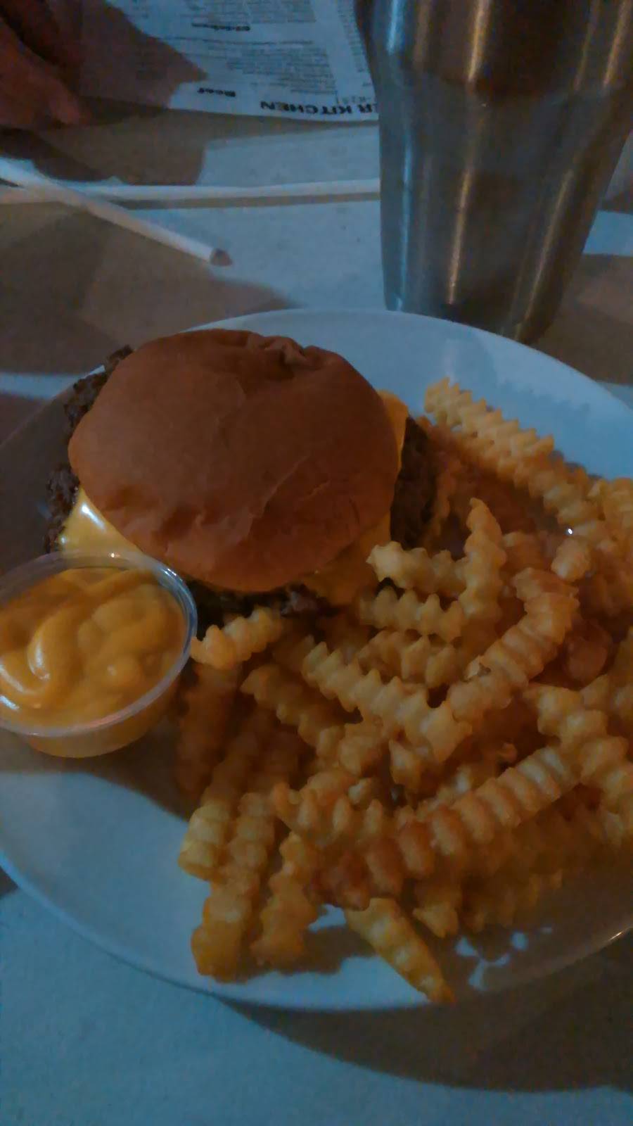 Franks Sundown & Corner Kitchen | restaurant | 130 Old U.S. 50 E, Beckemeyer, IL 62219, USA | 6182278251 OR +1 618-227-8251