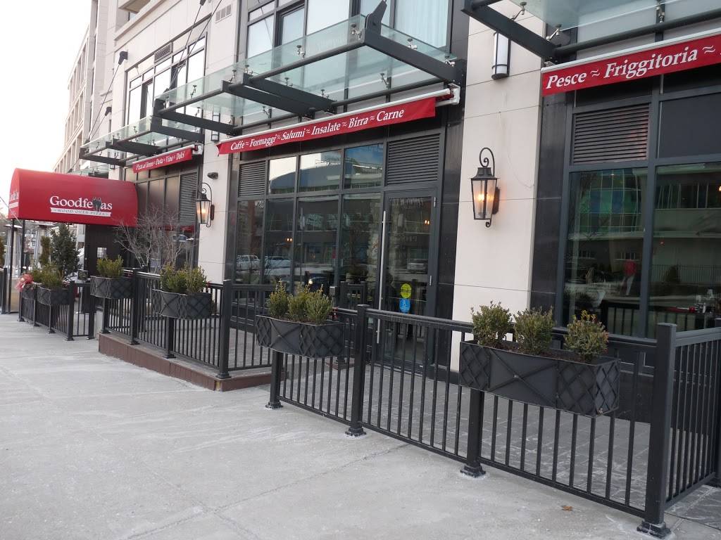 Goodfellas Wood Oven Pizza | restaurant | 1 Old Mill Dr, York, ON M6S 0A1, Canada | 8554335527 OR +1 855-433-5527