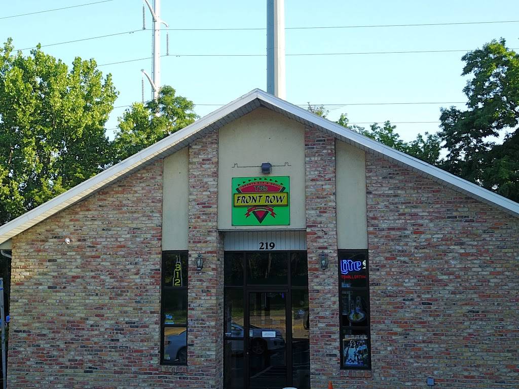 TRs Front Row On Greenwood | restaurant | 219 W Greenwood Ave, Waukegan, IL 60087, USA | 8476232337 OR +1 847-623-2337