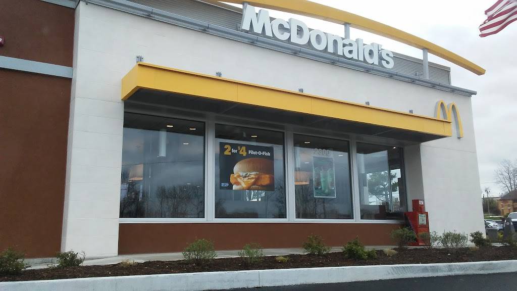 McDonalds | cafe | 2300 N Walnut St, Bloomington, IN 47404, USA | 8123329618 OR +1 812-332-9618