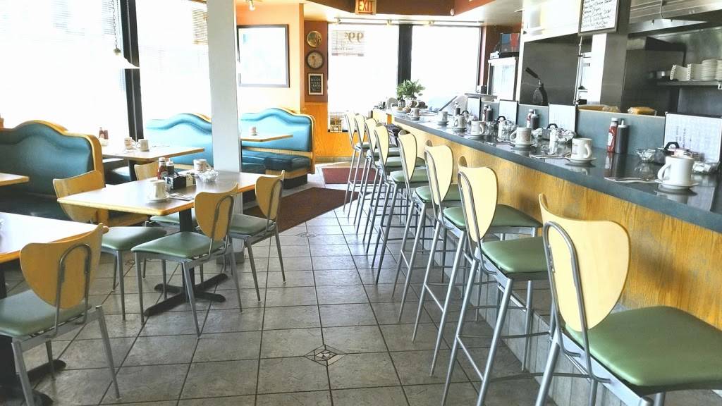 Village Grill of Arlington | restaurant | 4 E Northwest Hwy, Arlington Heights, IL 60004, USA | 8475779292 OR +1 847-577-9292