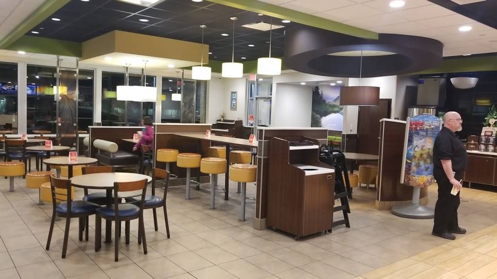 McDonalds | cafe | 665 Hogan Rd, Bangor, ME 04401, USA | 2079427567 OR +1 207-942-7567